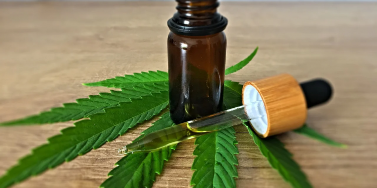 7 CBD Oil Benefits and Uses of CBD Oil with Side Effects