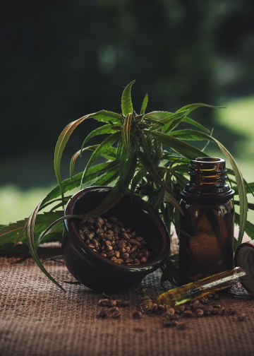 4 Skincare Benefits of Hemp Seed Oil